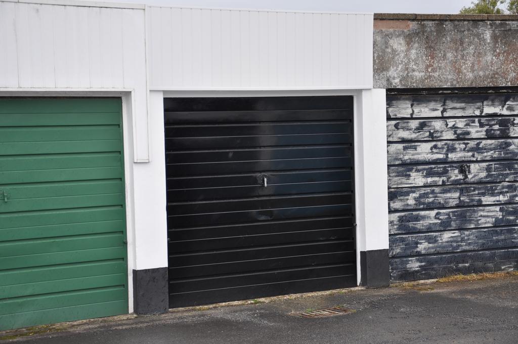 Lock up Garage for Rent