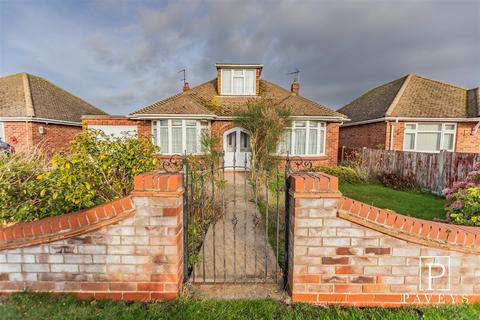 4 bedroom chalet for sale, Manor Way, Holland-On-Sea, Clacton-On-Sea
