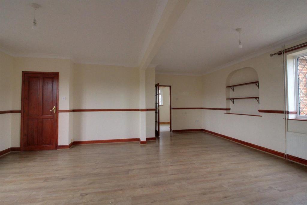 Living room 3.jpg