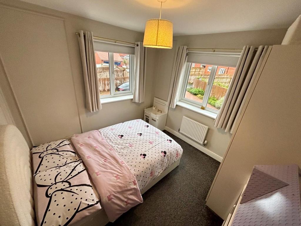 Bed 2 a.jpg