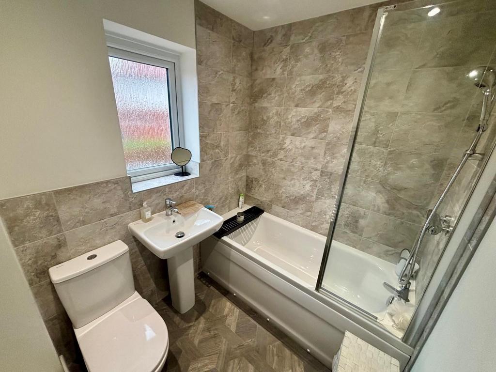 Bathroom 1.jpg