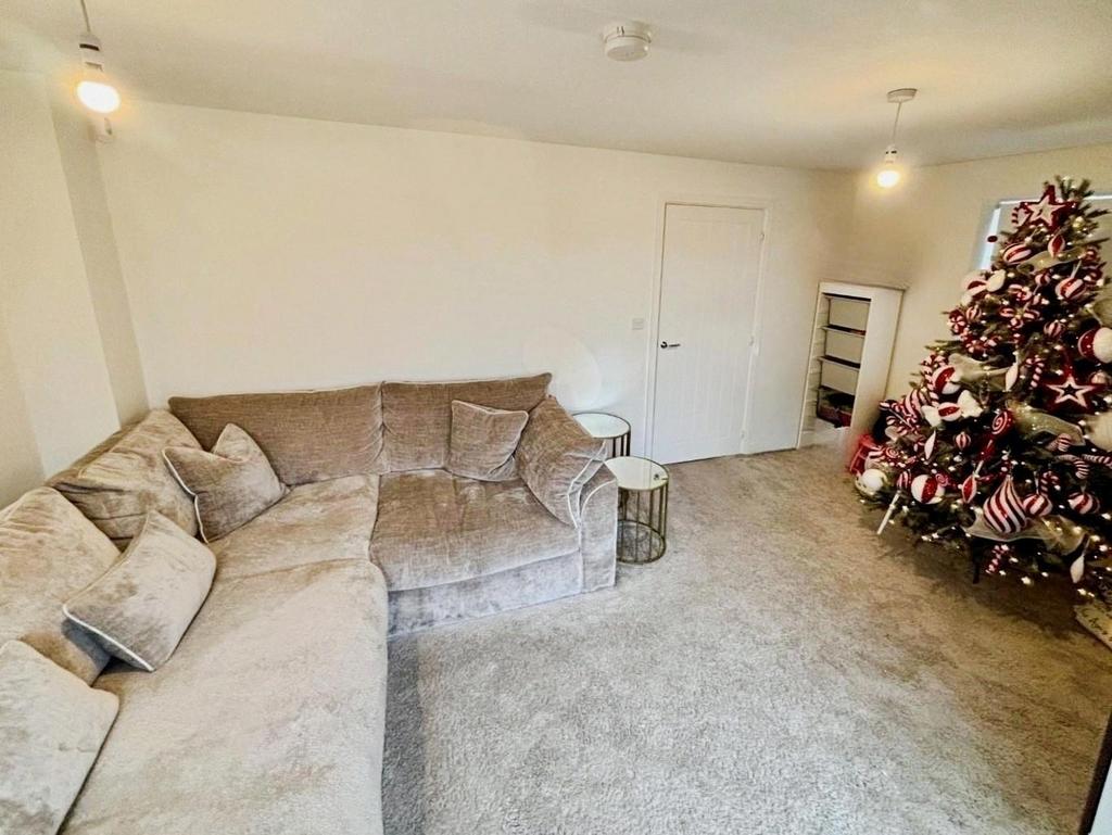 Living room 2.jpg