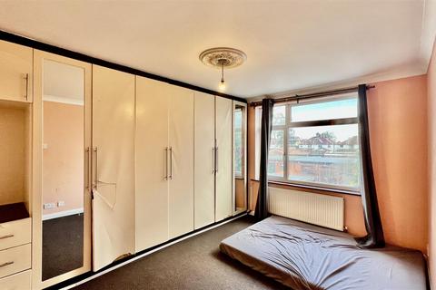 3 bedroom semi-detached house for sale, Vicarage Farm Road, Heston TW5