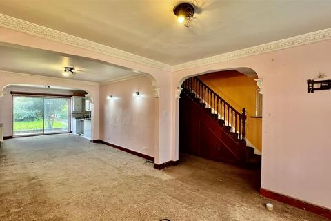 3 bedroom semi-detached house for sale, Vicarage Farm Road, Heston TW5