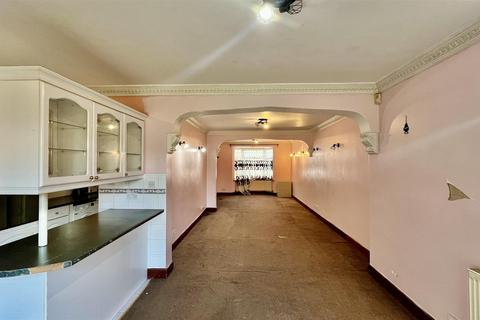 3 bedroom semi-detached house for sale, Vicarage Farm Road, Heston TW5