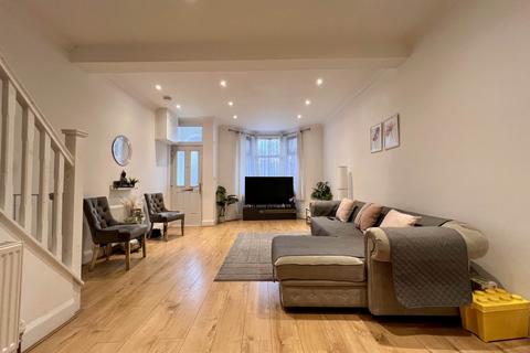 3 bedroom terraced house for sale, Credon Road, Plaistow, E13