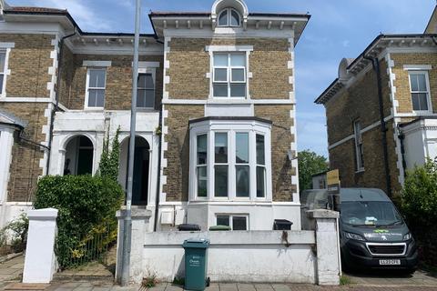 Clarendon Road, PO5