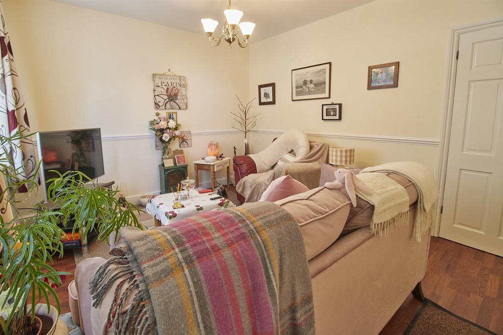 Lounge to front
