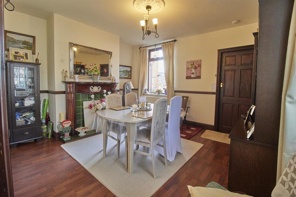 Dining room to rear