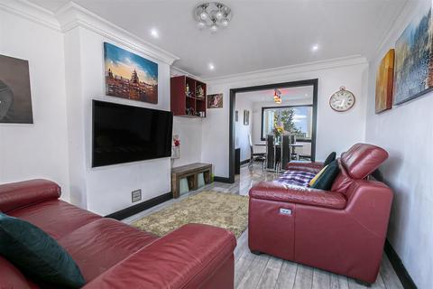 3 bedroom semi-detached house for sale, 8 Birch Grove, Dunfermline, KY11 8BE