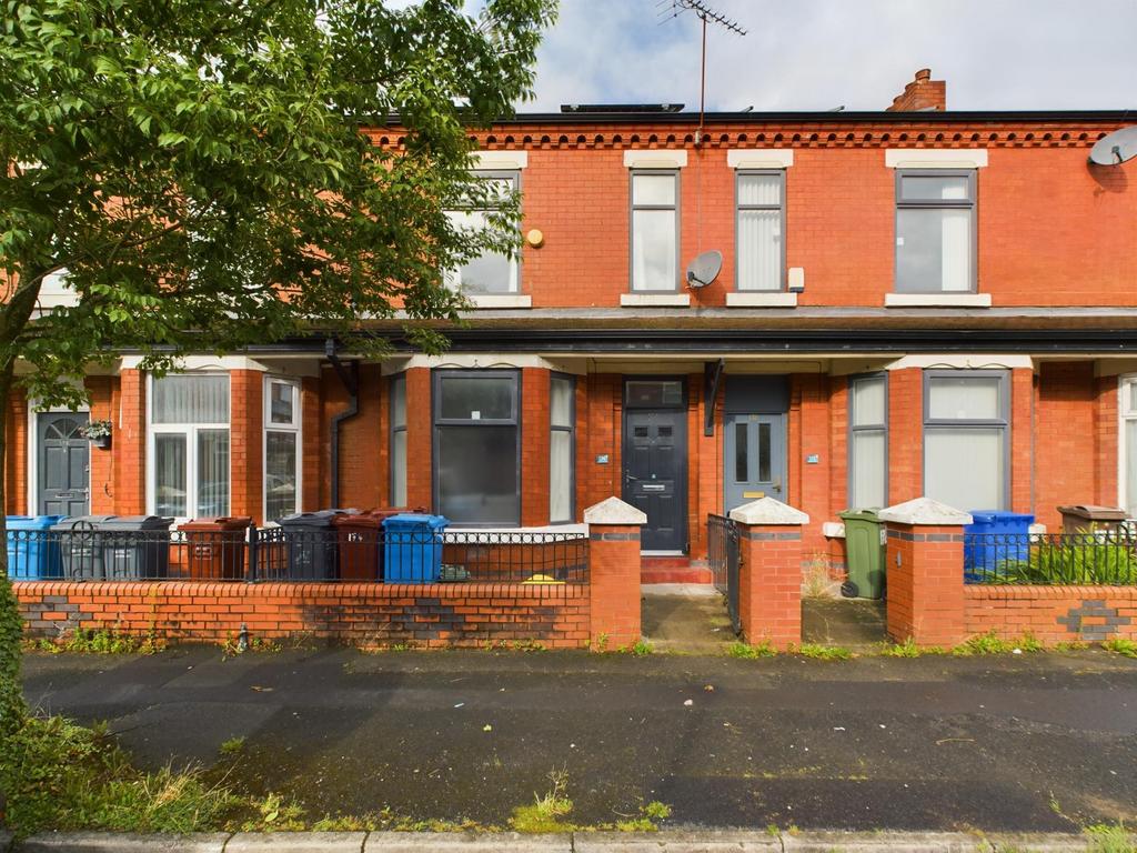 A charming view of the front exterior of a trad...