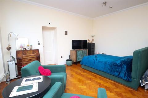 undefined, Brighton Road,,Purley