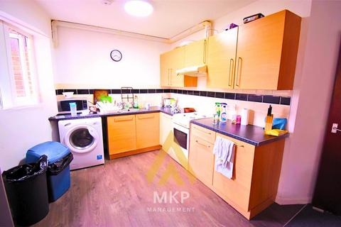 4 bedroom flat to rent, Stephens Court, Selly Oak, Birmingham B29