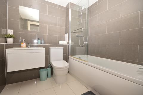 2 bedroom flat to rent, Westferry Road, E14 3SF