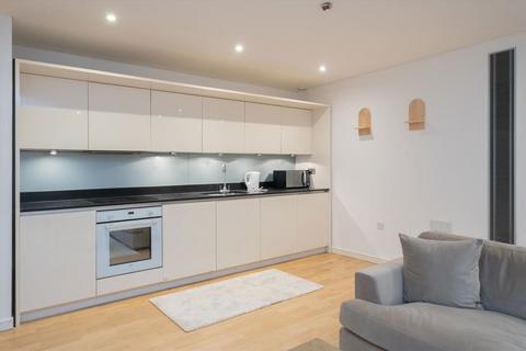 3 bedroom flat to rent, Hermitage Street, London W2