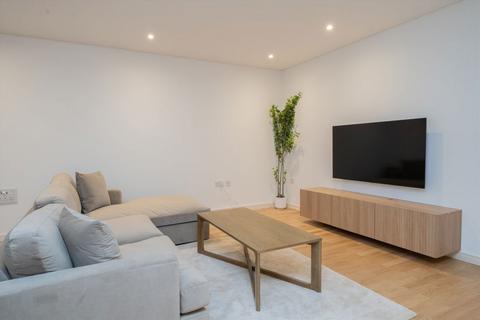 3 bedroom flat to rent, Hermitage Street, London W2