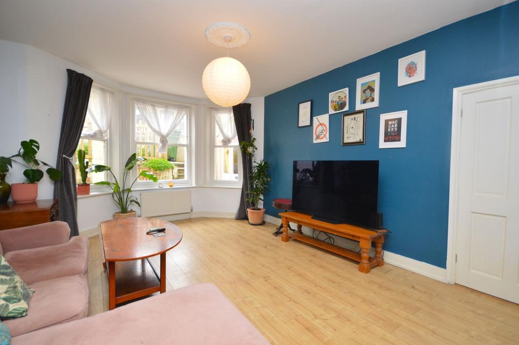 Lounge / Dining