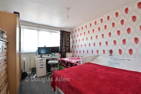 3 bedroom semi-detached house for sale, Fauna Close, Chadwell Heath, Essex