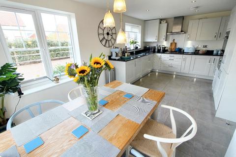 3 bedroom detached house for sale, Lionheart Avenue, Bishops Tachbrook, Leamington Spa.