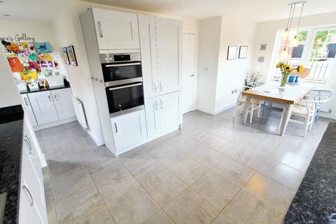 3 bedroom detached house for sale, Lionheart Avenue, Bishops Tachbrook, Leamington Spa.