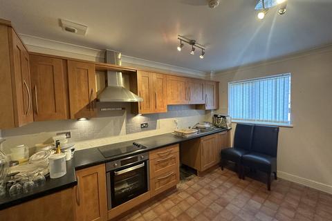 2 bedroom flat for sale, Wood Street, Menai Bridge, Anglesey, LL59