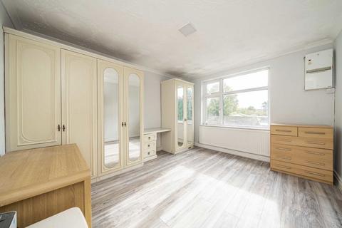 undefined, Bath Road, Hounslow TW5