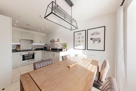 3 bedroom semi-detached house for sale, Elliot Drive, Faversham, ME13