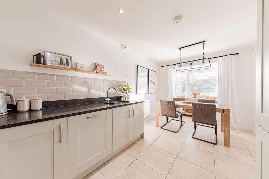 Kitchen/Dining Room (2)