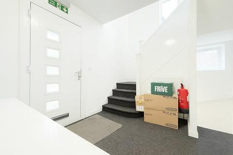 1 bedroom in a house share to rent, Furnished Double Room To Let - HP12