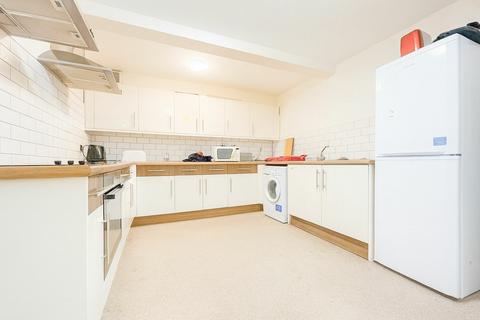 1 bedroom in a house share to rent, Furnished Double Room To Let - HP12