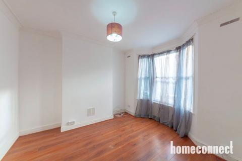 4 bedroom terraced house to rent, Trumpington Road, London, E7