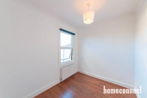4 bedroom terraced house to rent, Trumpington Road, London, E7