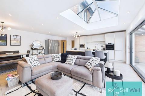 4 bedroom semi-detached house for sale, Ladybridge Avenue, Manchester M28