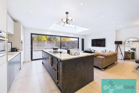 4 bedroom semi-detached house for sale, Ladybridge Avenue, Manchester M28