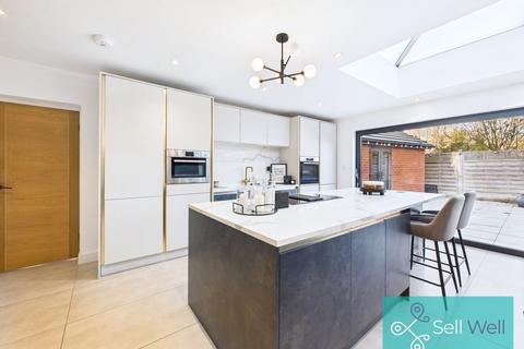 4 bedroom semi-detached house for sale, Ladybridge Avenue, Manchester M28