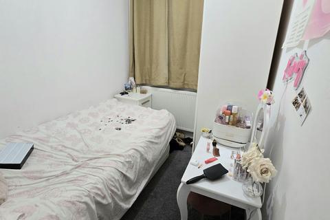 undefined, Waverley Gardens, Barking, Essex, IG11