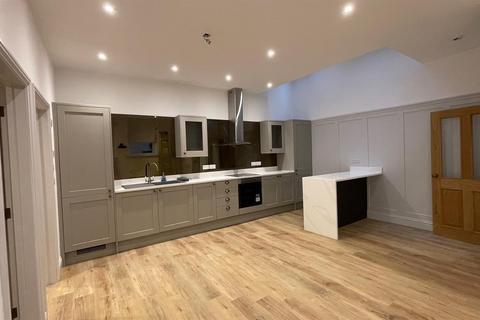 undefined, Flat 5, 19 Worcester Road, Malvern, Worcestershire, WR14