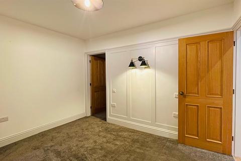 undefined, Flat 5, 19 Worcester Road, Malvern, Worcestershire, WR14