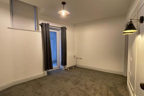 undefined, Flat 5, 19 Worcester Road, Malvern, Worcestershire, WR14