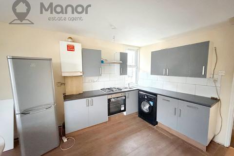 3 bedroom flat to rent, Burges Road, East ham, E6 2BH