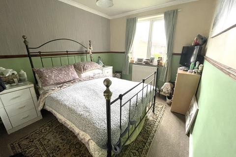 3 bedroom end of terrace house for sale, Jorose Way: South Bretton