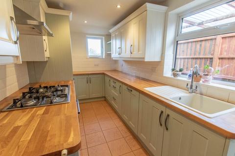 3 bedroom semi-detached house to rent, Sandringham Road, Kings Sutton OX17