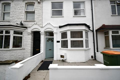 7 bedroom terraced house to rent, Caistor Park Road, London, E15