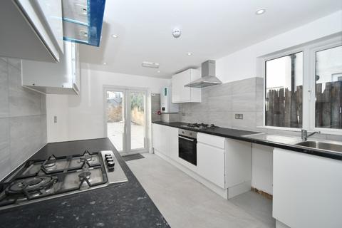7 bedroom terraced house to rent, Caistor Park Road, London, E15