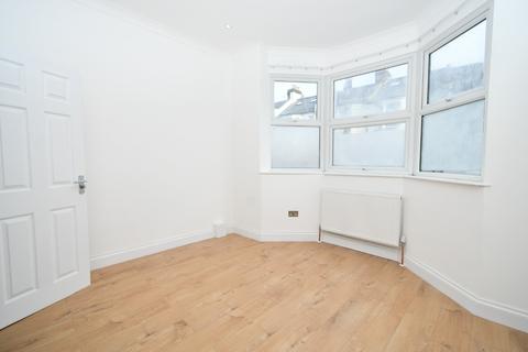 7 bedroom terraced house to rent, Caistor Park Road, London, E15