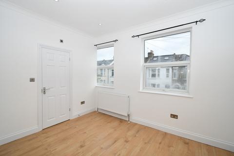 7 bedroom terraced house to rent, Caistor Park Road, London, E15