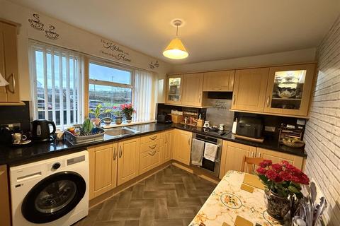 undefined, Bro Rhydybont, Llanybydder