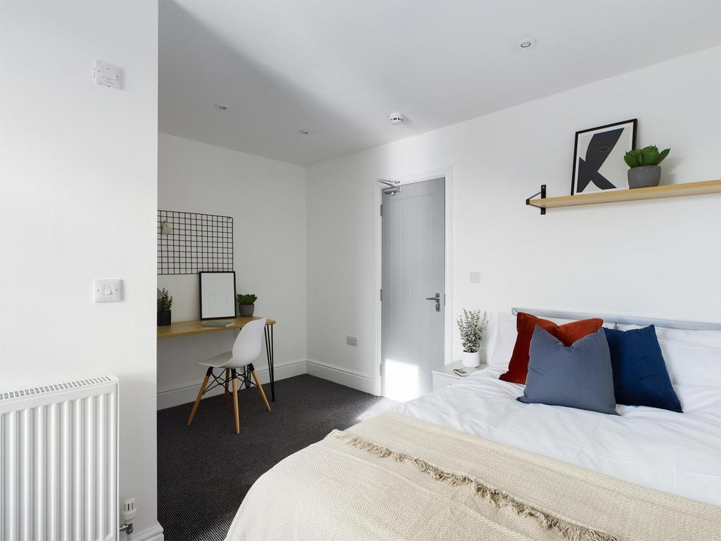 Bright, modern double bedroom with crisp white ...