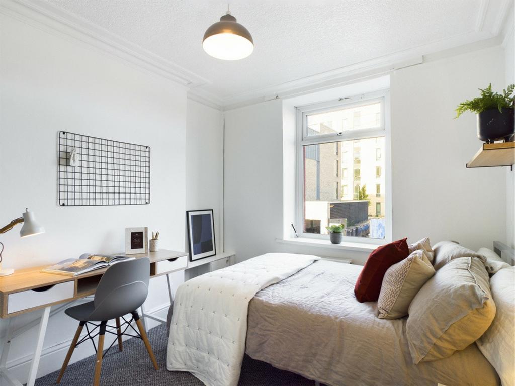 A bright and inviting double bedroom perfect fo...