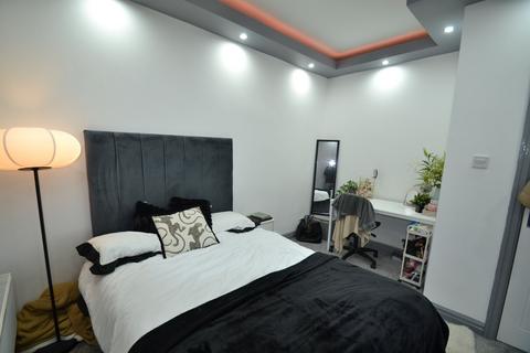 6 bedroom house to rent, Langdale Road, Manchester M14